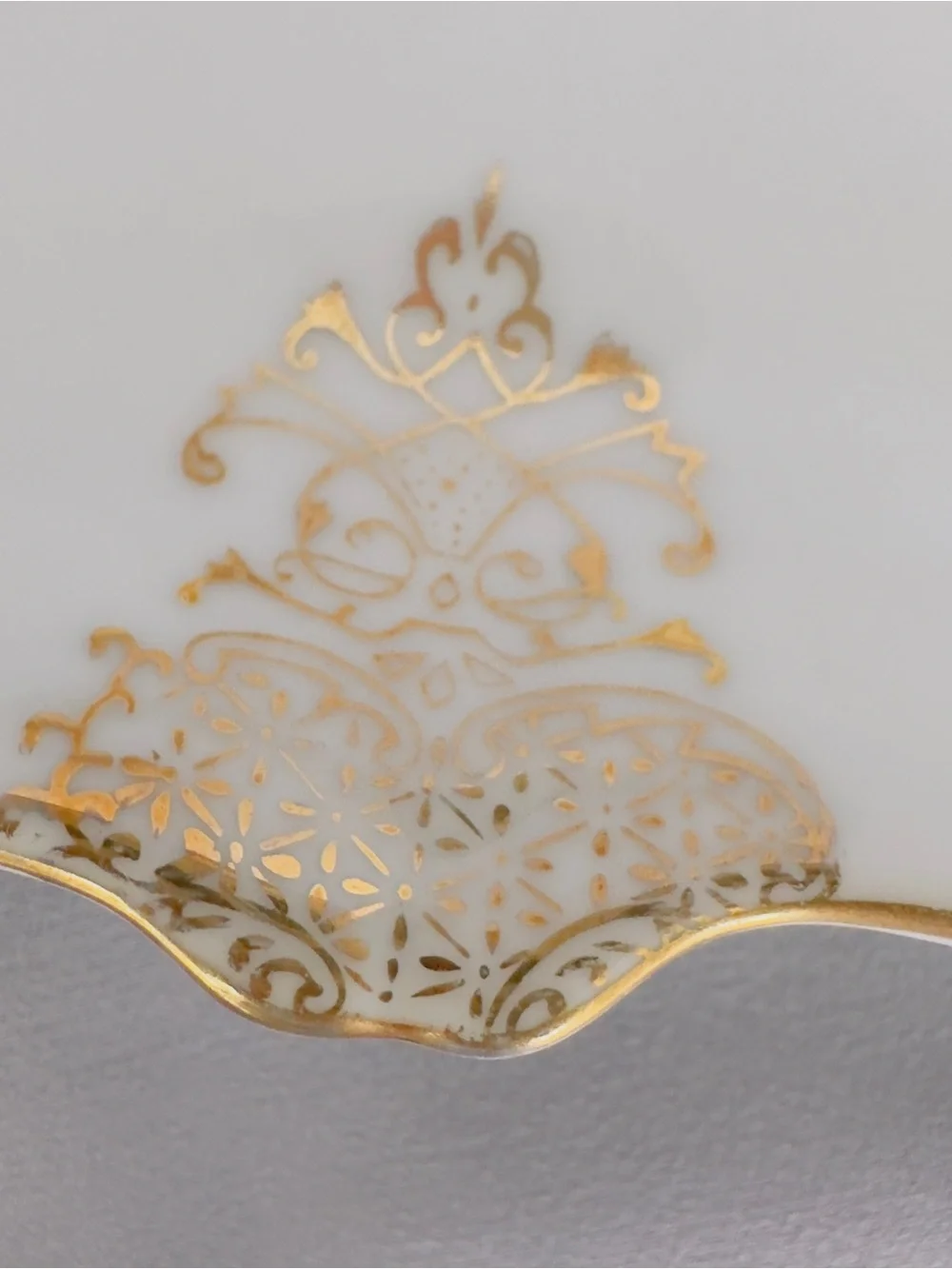 Set of 2 Vintage Andrea Sadek Porcelain Gold Design Bone Dishes Trinket Kidney
